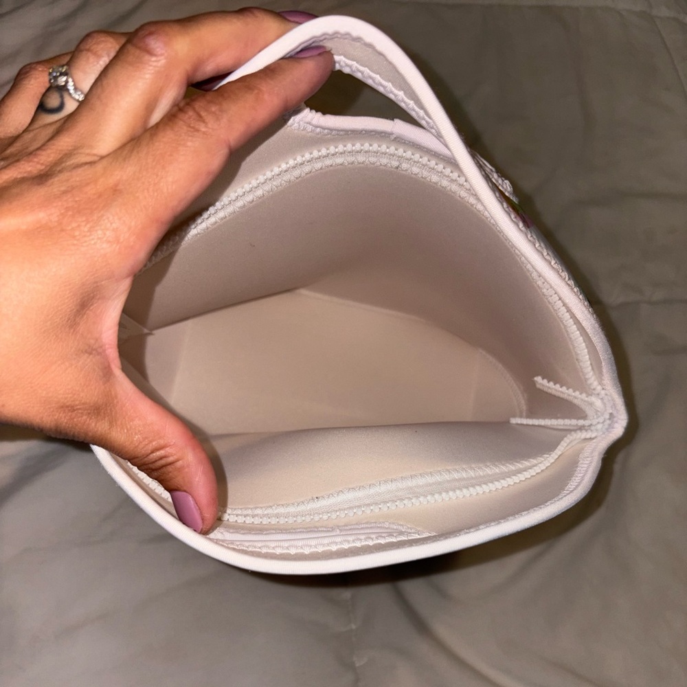 SOHA Living, made in Hawaii, beach cooler bag with zipper,new with tags, $14 OBO - Picture 5 of 8